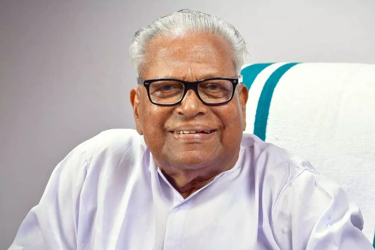 അതിജീവിക്കാനാവും; വി.എസ് കോവിഡ് വാക്സിന് സ്വീകരിച്ചു അതിജീവിക്കാനാവും; വി.എസ് കോവിഡ് വാക്സിന് സ്വീകരിച്ചു