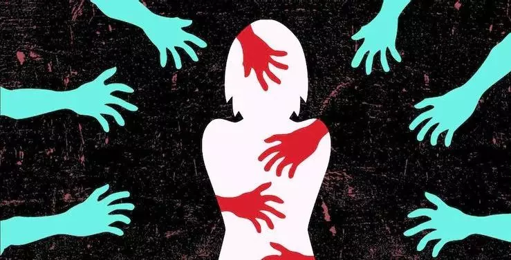 19കാരിയെ തട്ടിക്കൊണ്ടുപോയി പീഡിപ്പിച്ചു; ബി.ജെ.പി പ്രവര്ത്തകനടക്കം നാല് പേര്ക്കെതിരെ കേസ്, പ്രതികള് ഒളിവില് 19കാരിയെ തട്ടിക്കൊണ്ടുപോയി പീഡിപ്പിച്ചു; ബി.ജെ.പി പ്രവര്ത്തകനടക്കം നാല് പേര്ക്കെതിരെ കേസ്, പ്രതികള് ഒളിവില്