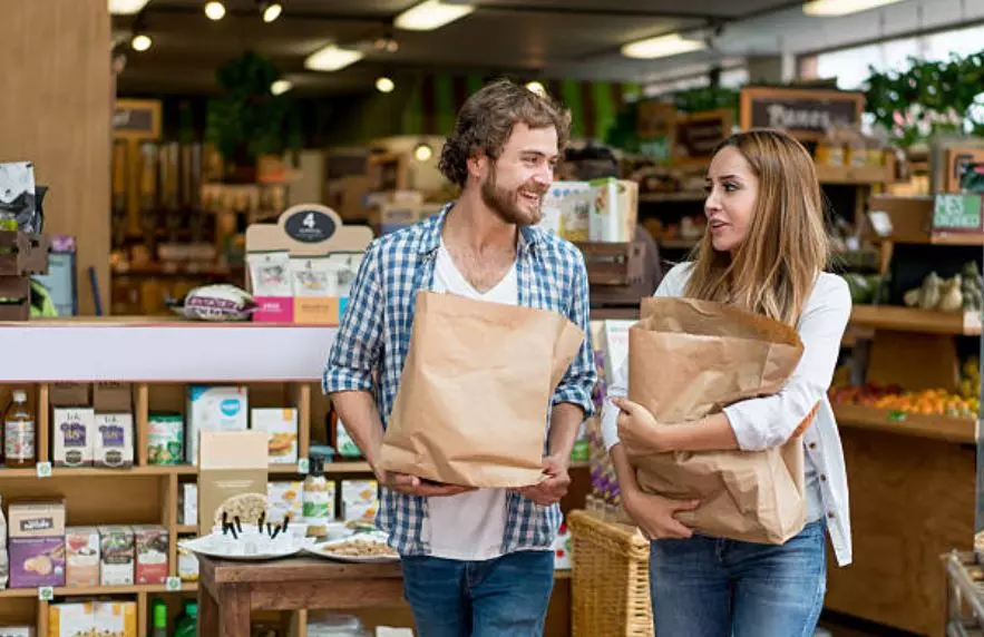 കടയുടെ പേരുണ്ടെങ്കിൽ ക്യാരിബാഗ് ഫ്രീയായി നൽകണം: ഉപഭോക്തൃ കോടതി കടയുടെ പേരുണ്ടെങ്കിൽ ക്യാരിബാഗ് ഫ്രീയായി നൽകണം: ഉപഭോക്തൃ കോടതി