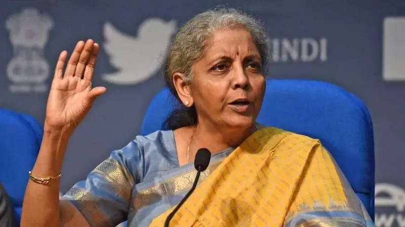 പെട്രോളിന് എന്ന് വില കുറയും? ഒടുവിൽ ധനമന്ത്രിയുടെ മാസ് മറുപടി എത്തി പെട്രോളിന് എന്ന് വില കുറയും? ഒടുവിൽ ധനമന്ത്രിയുടെ മാസ് മറുപടി എത്തി