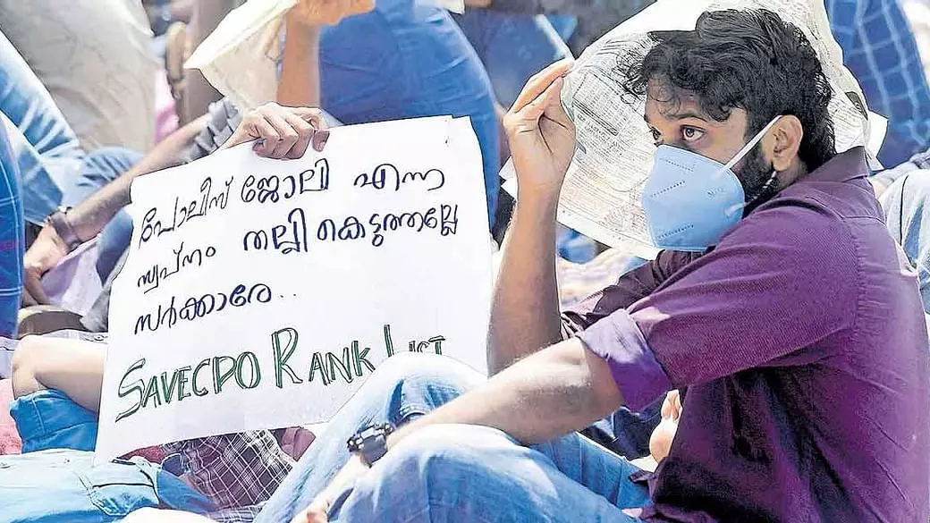 സമരം ചെയ്യുന്ന ഉദ്യോഗാര്ഥികളുമായി മന്ത്രിതല ചര്ച്ച ഇന്ന് സമരം ചെയ്യുന്ന ഉദ്യോഗാര്ഥികളുമായി മന്ത്രിതല ചര്ച്ച ഇന്ന്