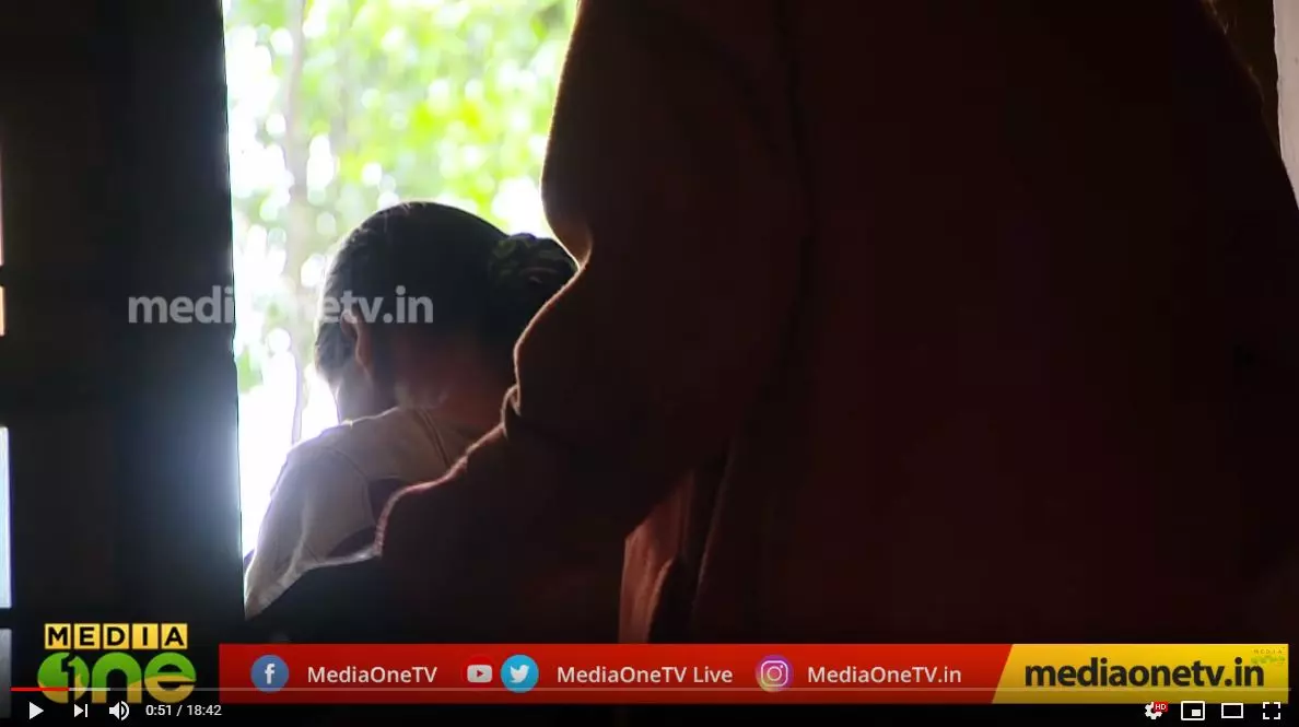 ഈ കുടുംബത്തിന് തണലാവാം...