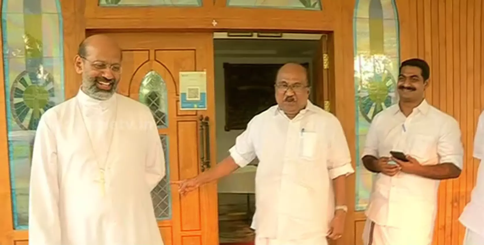 തിരുവമ്പാടിയിൽ ക്രൈസ്തവ നേതാവിനെ കോൺഗ്രസ് സ്ഥാനാർത്ഥിയാക്കണമെന്ന് താമരശേരി ബിഷപ്പ് തിരുവമ്പാടിയിൽ ക്രൈസ്തവ നേതാവിനെ കോൺഗ്രസ് സ്ഥാനാർത്ഥിയാക്കണമെന്ന് താമരശേരി ബിഷപ്പ്