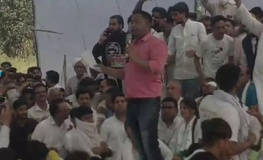 സത്യം റിപ്പോർട്ട് ചെയ്യാൻ അനുവദിക്കുന്നില്ല കർഷക സമര വേദിയിൽ രാജി പ്രഖ്യാപിച്ച് മാധ്യമപ്രവർത്തകൻ സത്യം റിപ്പോർട്ട് ചെയ്യാൻ അനുവദിക്കുന്നില്ല കർഷക സമര വേദിയിൽ രാജി പ്രഖ്യാപിച്ച് മാധ്യമപ്രവർത്തകൻ