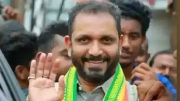 മാർ ജോർജ് ആലഞ്ചേരിയുമായി കൂടിക്കാഴ്ച നടത്തി കെ.സുരേന്ദ്രൻ; വന്നത് പ്രാതൽ കഴിക്കാനെന്ന് വിശദീകരണം മാർ ജോർജ് ആലഞ്ചേരിയുമായി കൂടിക്കാഴ്ച നടത്തി കെ.സുരേന്ദ്രൻ; വന്നത് പ്രാതൽ കഴിക്കാനെന്ന് വിശദീകരണം