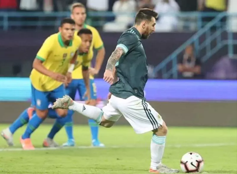 അടിക്കല്ല മെസ്സ്യേ, നാട്ടിലെ ചെക്കമ്മാര് സ്വൈര്യം തരൂല... വൈറലായി മലയാളി അഭ്യർത്ഥന