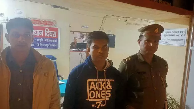 ക്ഷേത്രത്തിനകത്ത് വെള്ളം കുടിച്ച ബാലനെ മര്ദിച്ചു; അക്രമി അറസ്റ്റില് ക്ഷേത്രത്തിനകത്ത് വെള്ളം കുടിച്ച ബാലനെ മര്ദിച്ചു; അക്രമി അറസ്റ്റില്