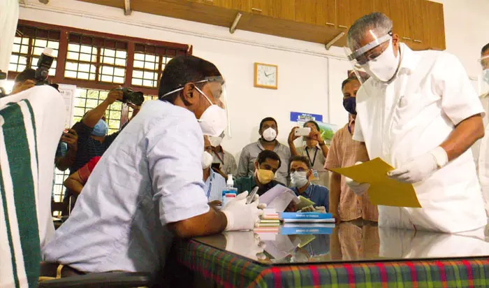 കൈവശം പതിനായിരം രൂപ മാത്രം; മുഖ്യമന്ത്രി പിണറായിയുടെ സ്വത്തു വിവരങ്ങള് ഇങ്ങനെ കൈവശം പതിനായിരം രൂപ മാത്രം; മുഖ്യമന്ത്രി പിണറായിയുടെ സ്വത്തു വിവരങ്ങള് ഇങ്ങനെ