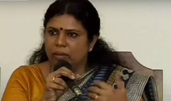 മന്ത്രി എ.കെ ബാലന് പകരം ഭാര്യ ഡോ.പി കെ ജമീല തരൂരിൽ മത്സരിച്ചേക്കും മന്ത്രി എ.കെ ബാലന് പകരം ഭാര്യ ഡോ.പി കെ ജമീല തരൂരിൽ മത്സരിച്ചേക്കും