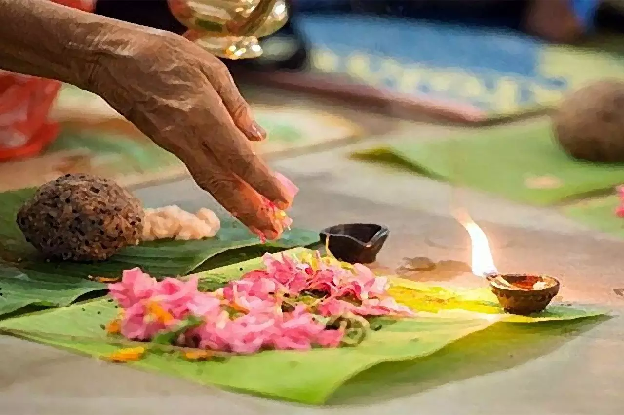 ശിവരാത്രി ബലിതർപ്പണം; കോവിഡ് നിയന്ത്രണങ്ങളിലും ബലിയിട്ട് ആയിരങ്ങള് ശിവരാത്രി ബലിതർപ്പണം; കോവിഡ് നിയന്ത്രണങ്ങളിലും ബലിയിട്ട് ആയിരങ്ങള്