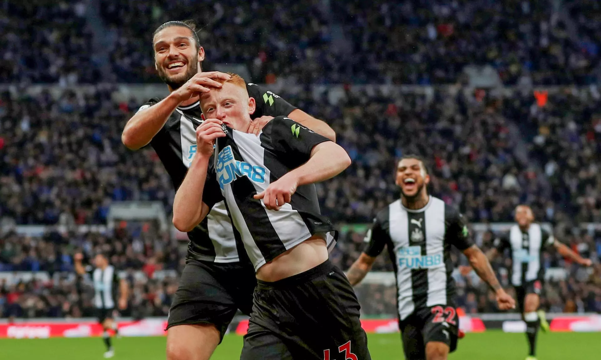 തകര്ന്നടിഞ്ഞ് മാഞ്ചസ്റ്റര്; ആഴ്സണലിനും ചെല്സിക്കും ജയം തകര്ന്നടിഞ്ഞ് മാഞ്ചസ്റ്റര്; ആഴ്സണലിനും ചെല്സിക്കും ജയം