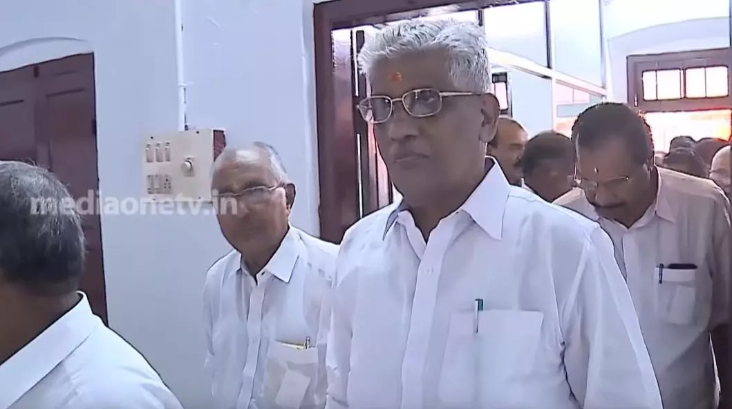 തകര്‍ന്നടിഞ്ഞ ജാതിക്കോട്ടകള്‍