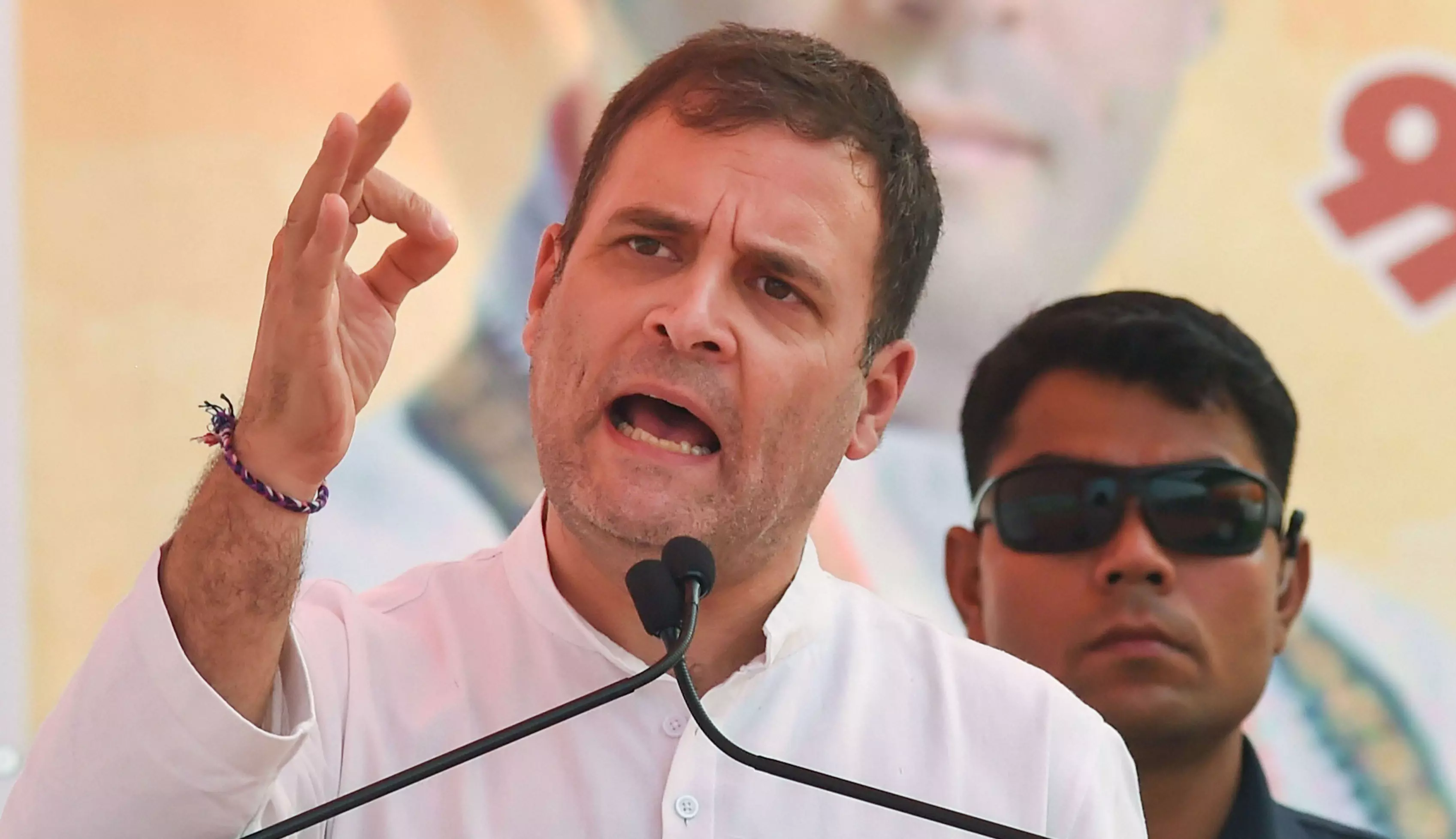 ജനങ്ങൾ അതിജീവിക്കാൻ പാടുപെടുമ്പോൾ അദാനിയുടെ വരുമാനം ഇരട്ടിയായതെങ്ങനെ?- രാഹുൽ ​ഗാന്ധി