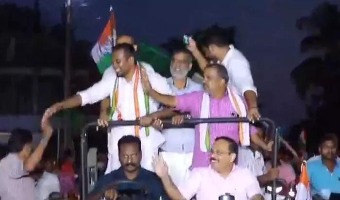 ഔദ്യോഗിക പ്രഖ്യാപനം വരുംമുമ്പെ തവനൂരിൽ റോഡ് ഷോയുമായി ഫിറോസ് കുന്നംപറമ്പിൽ ഔദ്യോഗിക പ്രഖ്യാപനം വരുംമുമ്പെ തവനൂരിൽ റോഡ് ഷോയുമായി ഫിറോസ് കുന്നംപറമ്പിൽ