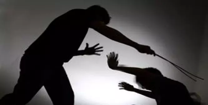 ഏഴാം ക്ലാസ് വിദ്യാര്ത്ഥിക്ക് അധ്യാപകന്റെ ക്രൂരമര്ദ്ദനം; കഴുത്തിന് പരിക്കേറ്റ കുട്ടി ആശുപത്രിയില് ഏഴാം ക്ലാസ് വിദ്യാര്ത്ഥിക്ക് അധ്യാപകന്റെ ക്രൂരമര്ദ്ദനം; കഴുത്തിന് പരിക്കേറ്റ കുട്ടി ആശുപത്രിയില്