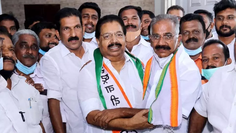 പിസി ചാക്കോയുടെ സ്വീകരണ യോഗത്തില് പൊട്ടിക്കരഞ്ഞ് മന്ത്രി ശശീന്ദ്രന് പിസി ചാക്കോയുടെ സ്വീകരണ യോഗത്തില് പൊട്ടിക്കരഞ്ഞ് മന്ത്രി ശശീന്ദ്രന്