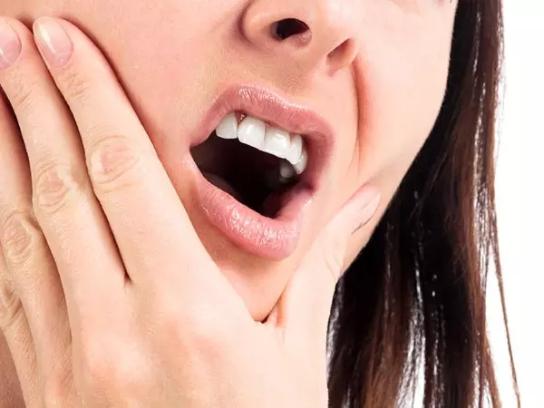 പല്ലുവേദന മാറ്റാന് ചില പൊടിക്കൈകള് പല്ലുവേദന മാറ്റാന് ചില പൊടിക്കൈകള്