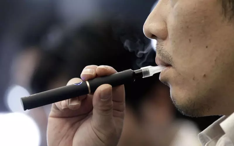 സൗദിയില് പുകയില ഉല്പന്നങ്ങള്ക്കും സിഗരറ്റിനും വീണ്ടും നികുതി വര്ധിപ്പിക്കാനൊരുങ്ങി അധികൃതര് സൗദിയില് പുകയില ഉല്പന്നങ്ങള്ക്കും സിഗരറ്റിനും വീണ്ടും നികുതി വര്ധിപ്പിക്കാനൊരുങ്ങി അധികൃതര്