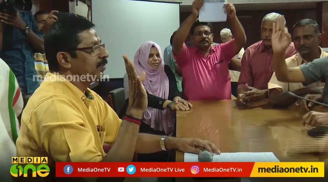 അങ്ങനെ പാലക്കാട് നഗരസഭയുടെ ഈ യോഗവും ചായ കുടിയില്‍ തുടങ്ങി തമ്മിലടിയില്‍ കലാശിച്ചു 