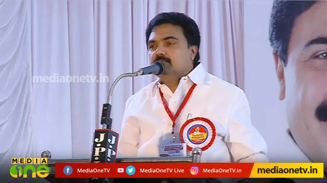 രണ്ടില തല്‍ക്കാലം ഫ്രീസറില്‍ വെക്കാനാണ് തെരഞ്ഞെടുപ്പ് കമ്മീഷന്‍ പറഞ്ഞത്... 