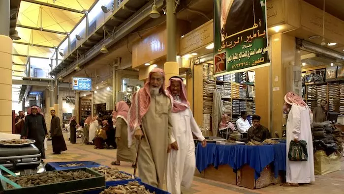 സൗദിയില് ഇടത്തരം ബിസിനസുകാര്ക്ക് ആശ്വസിക്കാം; സര്ക്കാര് ഫീസില് വര്ധനവില്ല സൗദിയില് ഇടത്തരം ബിസിനസുകാര്ക്ക് ആശ്വസിക്കാം; സര്ക്കാര് ഫീസില് വര്ധനവില്ല