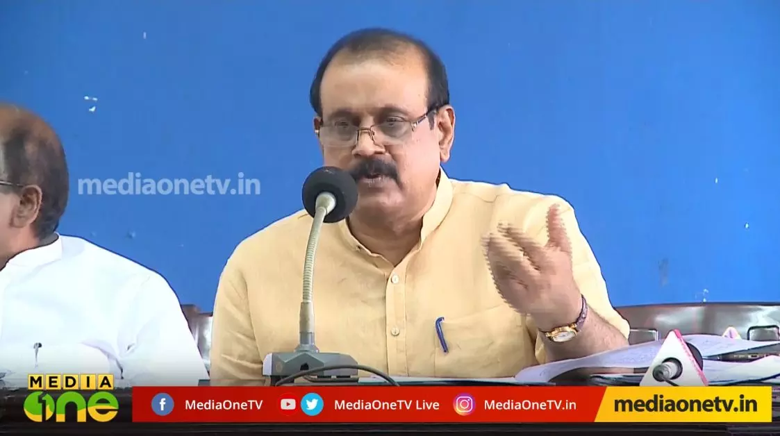 സംഗതികളിപ്പോള്‍ സ്വന്തം കണ്‍ട്രോളിലല്ല, കണ്‍ട്രോള്‍ ചെയ്യുന്നവരിപ്പോള്‍ വേറെയാണല്ലോ..   