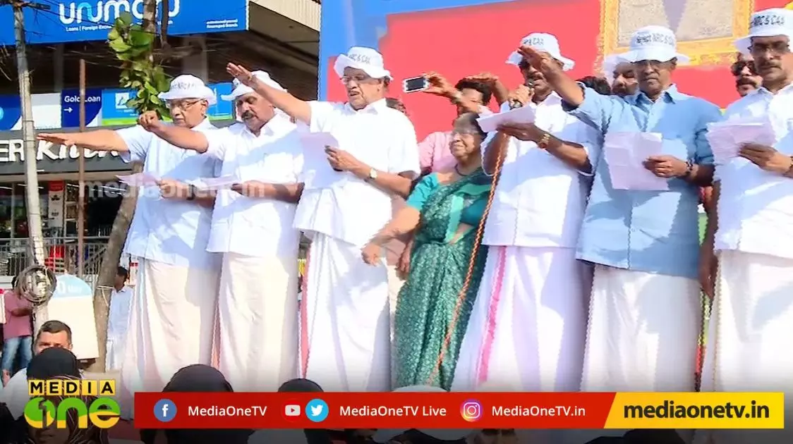 കോണ്‍ഗ്രസുകാര്‍ക്ക് പിടിവലി കൂടാന്‍ കിട്ടിയ ചങ്ങല