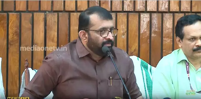 ഈ സര്‍ക്കാരിന്റെ നയം ഈ ഗവര്‍ണര്‍ പ്രഖ്യാപിക്കുമോ എന്ന ആശങ്ക...