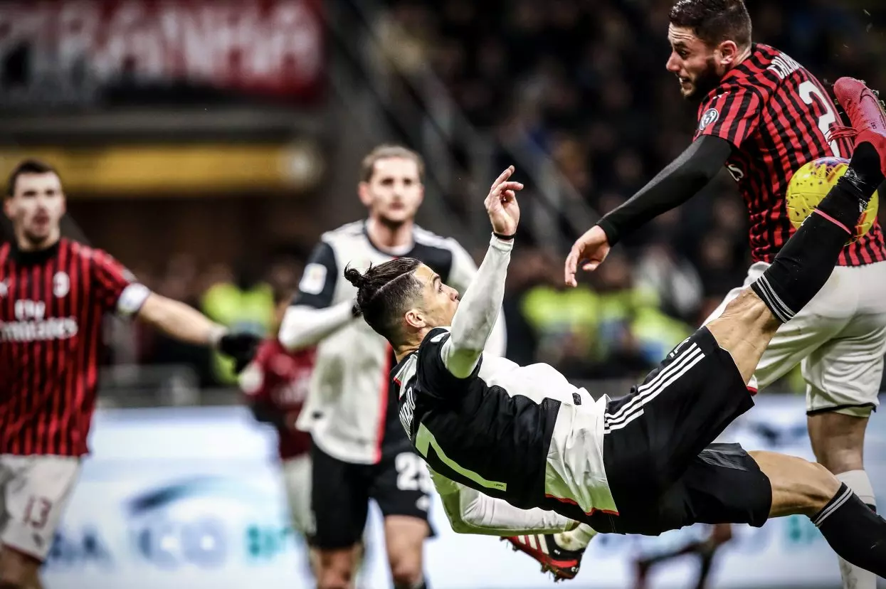 ബൈസിക്കിള് കിക്ക്, പെനല്റ്റി, ഗോള്... വീണ്ടും റൊണാള്ഡോ മാജിക്കില് യുവന്റസ് രക്ഷപ്പെട്ടു ബൈസിക്കിള് കിക്ക്, പെനല്റ്റി, ഗോള്... വീണ്ടും റൊണാള്ഡോ മാജിക്കില് യുവന്റസ് രക്ഷപ്പെട്ടു