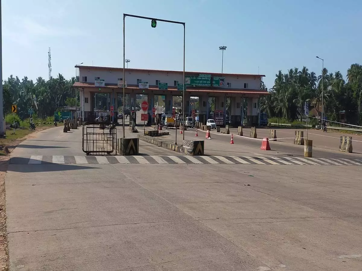 കോവിഡ് സർട്ടിഫിക്കറ്റ് ഇല്ലാത്തവരെ അതിർത്തി കടത്തിവിടില്ലെന്ന ഉത്തരവിൽ ഇളവ് നൽകാൻ കര്ണാടക കോവിഡ് സർട്ടിഫിക്കറ്റ് ഇല്ലാത്തവരെ അതിർത്തി കടത്തിവിടില്ലെന്ന ഉത്തരവിൽ ഇളവ് നൽകാൻ കര്ണാടക