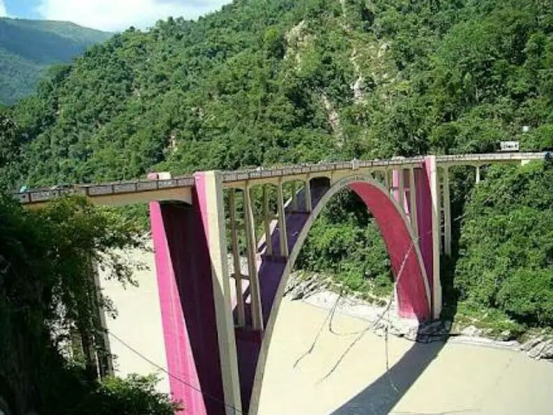 സിലിഗുരി - നോര്ത്ത് ഈസ്റ്റിലേക്കുള്ള പ്രവേശന കവാടം സിലിഗുരി - നോര്ത്ത് ഈസ്റ്റിലേക്കുള്ള പ്രവേശന കവാടം