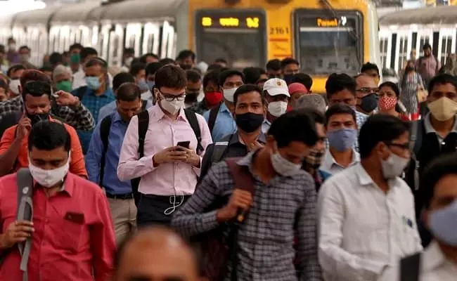 വീണ്ടും ആശങ്കയുയര്ത്തി കോവിഡ്; പ്രതിദിന കണക്ക് അര ലക്ഷത്തിന് മുകളില് വീണ്ടും ആശങ്കയുയര്ത്തി കോവിഡ്; പ്രതിദിന കണക്ക് അര ലക്ഷത്തിന് മുകളില്