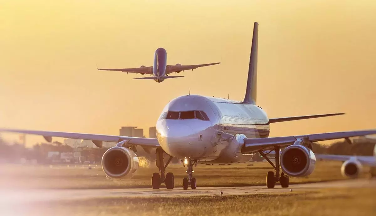 ഏവിയേഷൻ സെക്യൂരിറ്റി ഫീസ് ഉയർത്തി കേന്ദ്രം; വിമാന ടിക്കറ്റ് നിരക്കിൽ വർധനവ്, പ്രതിഷേധവുമായി പ്രവാസികൾ ഏവിയേഷൻ സെക്യൂരിറ്റി ഫീസ് ഉയർത്തി കേന്ദ്രം; വിമാന ടിക്കറ്റ് നിരക്കിൽ വർധനവ്, പ്രതിഷേധവുമായി പ്രവാസികൾ