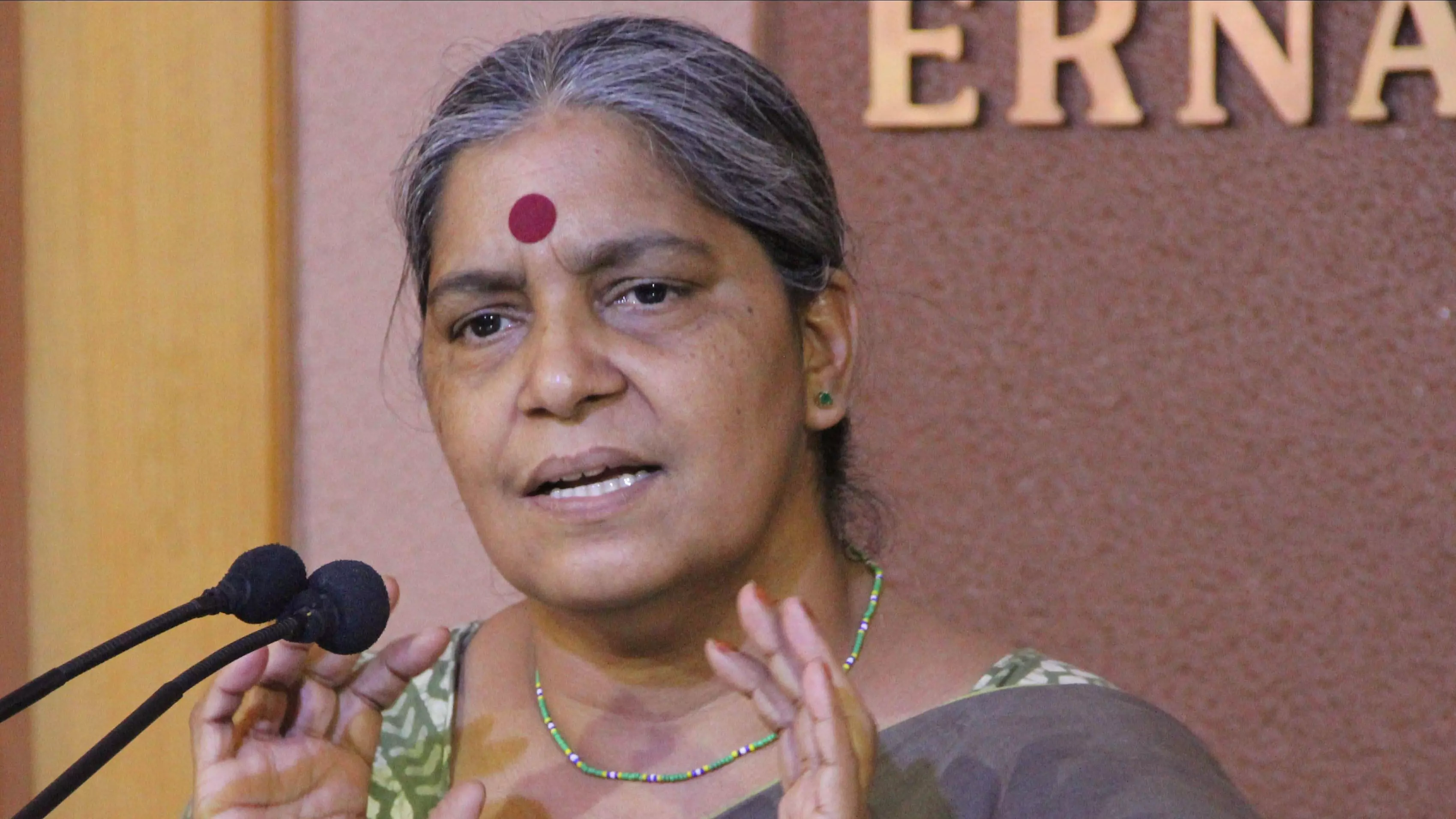 ശബരിമലയില് ഇടതുപക്ഷത്തിന്റെ നിലപാടില് മാറ്റമൊന്നുമില്ലെന്ന് ആനിരാജ ശബരിമലയില് ഇടതുപക്ഷത്തിന്റെ നിലപാടില് മാറ്റമൊന്നുമില്ലെന്ന് ആനിരാജ