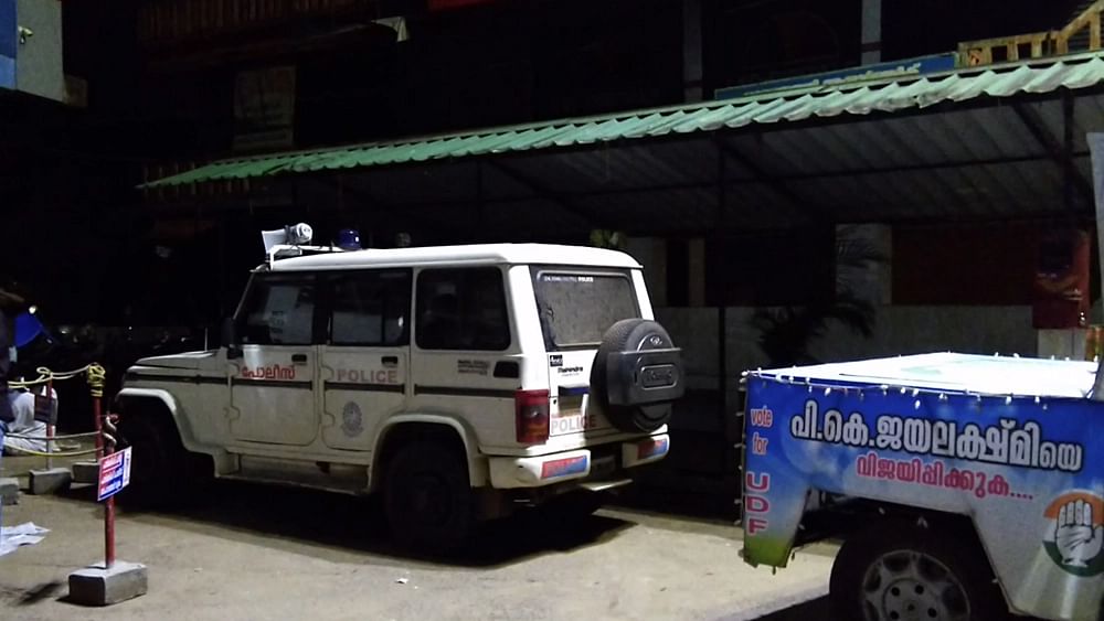 പി.കെ ജയലക്ഷ്മിയുടെ പ്രചാരണ വാഹനം തടഞ്ഞു; ഡ്രൈവറെ മർദ്ദിച്ചുവെന്ന് പരാതി