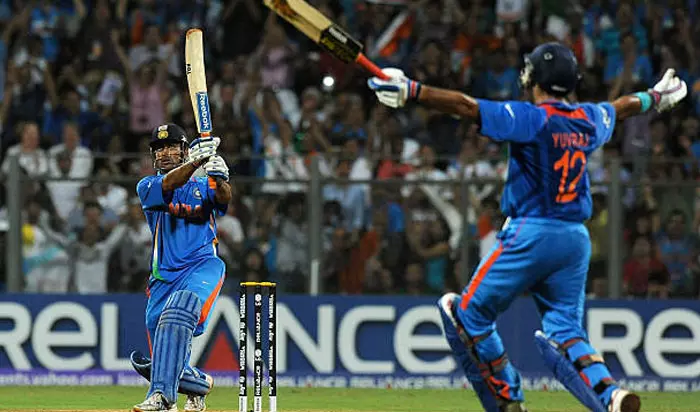 ധോണി ഫിനിഷസ് ഓഫ് ഇൻ സ്റ്റൈൽ; ക്രിക്കറ്റ് മൈതാനത്തെ ത്രസിപ്പിച്ച ഓർമകൾക്ക് പത്തു വയസ്സ്