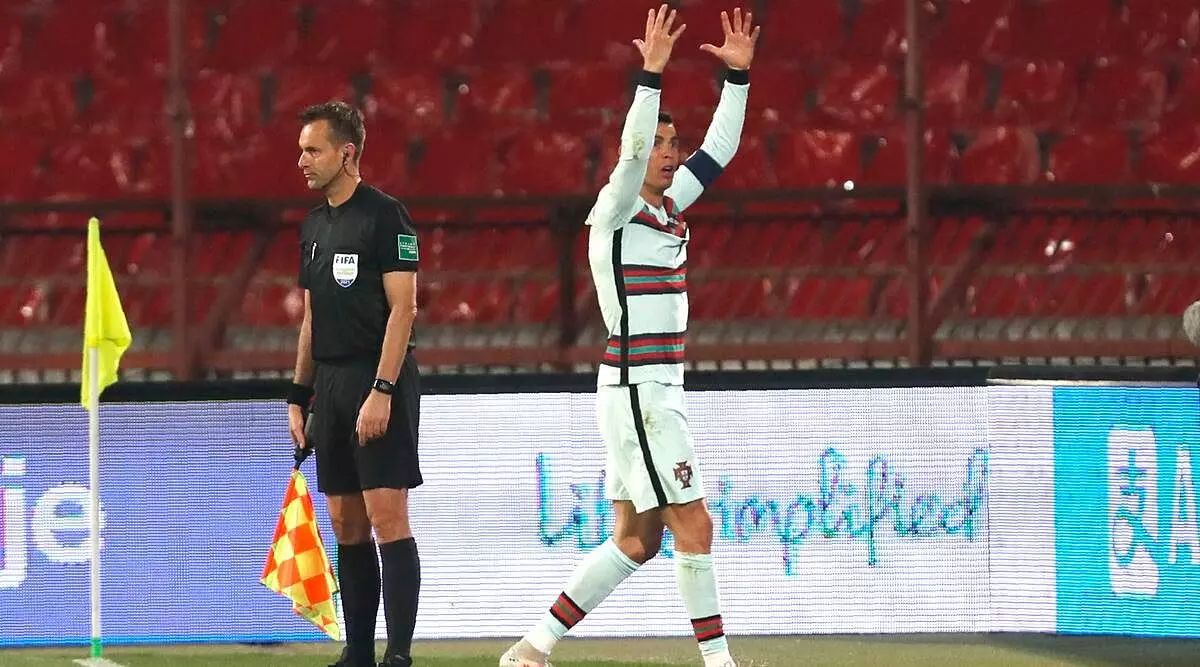 ഗോള് അനുവദിച്ചില്ല; ക്യാപ്റ്റൻ ആംബാൻഡ് വലിച്ചെറിഞ്ഞ് റൊണാൾഡോ ഗോള് അനുവദിച്ചില്ല; ക്യാപ്റ്റൻ ആംബാൻഡ് വലിച്ചെറിഞ്ഞ് റൊണാൾഡോ