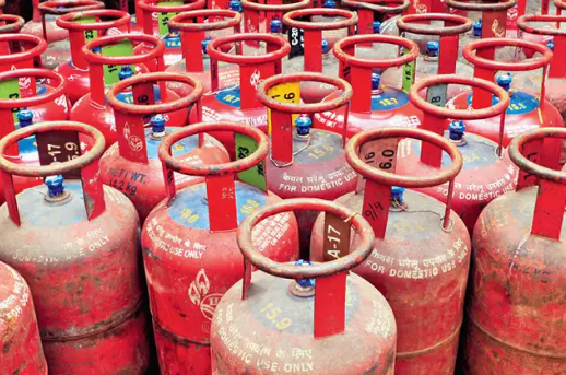 പാചകവാതക സിലിണ്ടറിന് പത്തുരൂപ കുറച്ചു