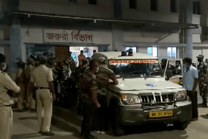 ആദ്യഘട്ട വോട്ടെടുപ്പിനിടെ അക്രമം; ബംഗാളില്‍ വെടിവെപ്പിനിടെ രണ്ട് സുരക്ഷ ഉദ്യോഗസ്ഥര്‍ക്ക് പരിക്ക്