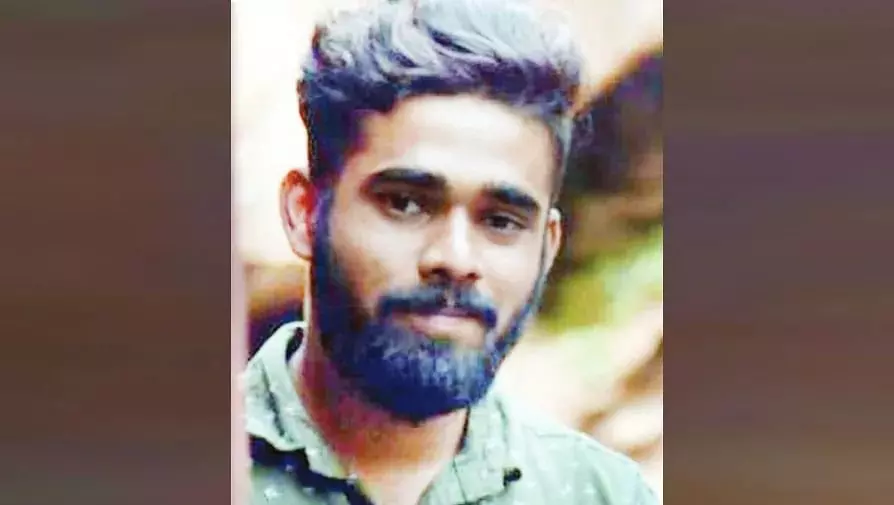 നാടുകാണിയില് യുവാവ് തൂങ്ങിമരിച്ച നിലയില്; കൂടെയുള്ള പെണ്കുട്ടി ബോധരഹിതയായി കൊക്കയില് നാടുകാണിയില് യുവാവ് തൂങ്ങിമരിച്ച നിലയില്; കൂടെയുള്ള പെണ്കുട്ടി ബോധരഹിതയായി കൊക്കയില്