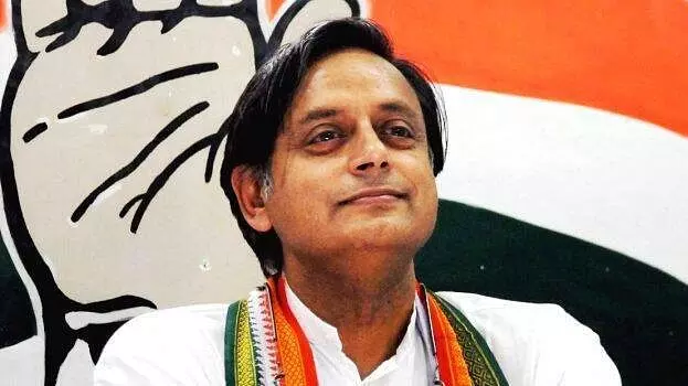 യു.ഡി.എഫ് പ്രകടന പത്രികയിലെ തരൂര് ടച്ച് യു.ഡി.എഫ് പ്രകടന പത്രികയിലെ തരൂര് ടച്ച്