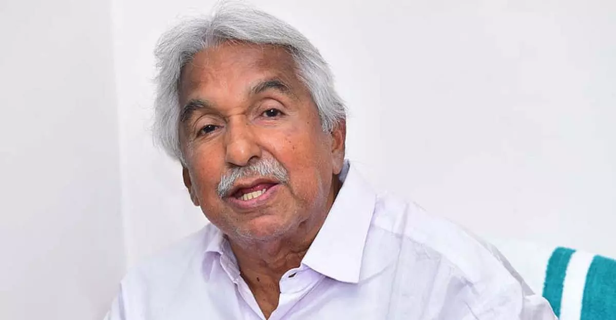 അന്ന് മുഖ്യമന്ത്രിയുടെ ശമ്പളം അത്രയേ ഉള്ളൂ; സത്യവാങ്മൂലത്തില് വിശദീകരണവുമായി ഉമ്മന്ചാണ്ടി അന്ന് മുഖ്യമന്ത്രിയുടെ ശമ്പളം അത്രയേ ഉള്ളൂ; സത്യവാങ്മൂലത്തില് വിശദീകരണവുമായി ഉമ്മന്ചാണ്ടി