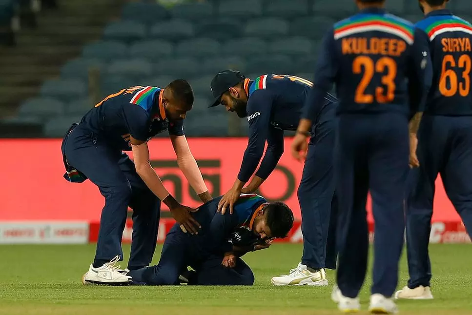 തോളിലെ പരിക്ക് സാരമുള്ളത്; ശ്രേയസ് അയ്യറിന് ഐ.പി.എല് സീസണ് നഷ്ടമാകും തോളിലെ പരിക്ക് സാരമുള്ളത്; ശ്രേയസ് അയ്യറിന് ഐ.പി.എല് സീസണ് നഷ്ടമാകും