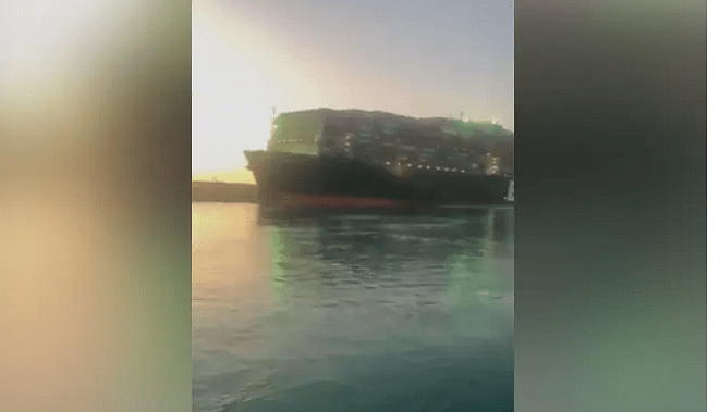 സൂയസ് കനാലിലെ തടസം നീങ്ങുന്നു; കുടുങ്ങിക്കിടക്കുന്ന എവർ ഗീവണ്‍ കപ്പല്‍ ചലിച്ചു തുടങ്ങി