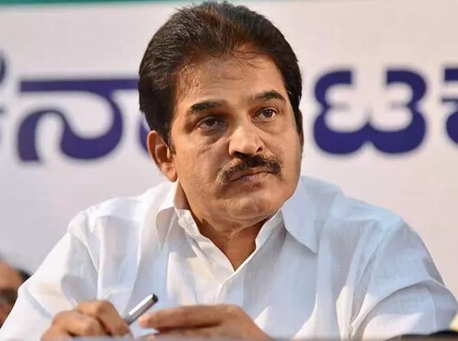 ഗത്യന്തരമില്ലാതെയാണ് മുഖ്യമന്ത്രി അയ്യപ്പനെ കൂട്ട് പിടിക്കുന്നതെന്ന് കെ.സി വേണുഗോപാല് ഗത്യന്തരമില്ലാതെയാണ് മുഖ്യമന്ത്രി അയ്യപ്പനെ കൂട്ട് പിടിക്കുന്നതെന്ന് കെ.സി വേണുഗോപാല്