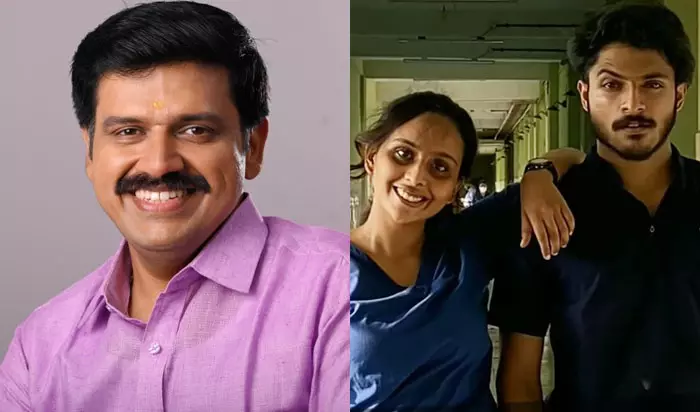 സംഗതി പൊരിച്ചൂ ട്ടാ; ജാനകിക്കും നവീനും പിന്തുണയുമായി സന്ദീപ് വാര്യർ സംഗതി പൊരിച്ചൂ ട്ടാ; ജാനകിക്കും നവീനും പിന്തുണയുമായി സന്ദീപ് വാര്യർ