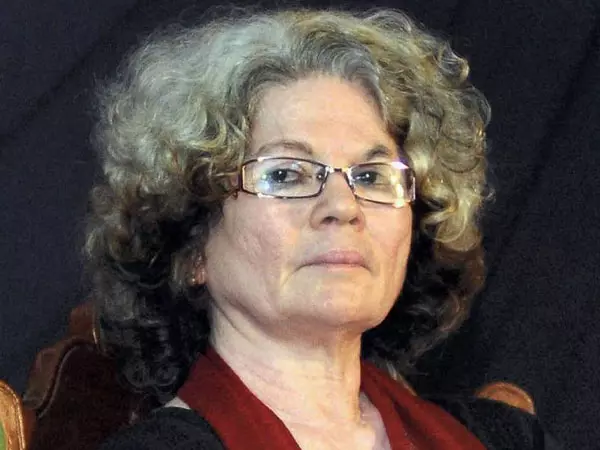 കൊലപാതക രാഷ്ട്രീയത്തിനുള്ള മറുപടിയായി കെ.കെ രമയെ വിജയിപ്പിക്കണമെന്ന് സാറാ ജോസഫ് കൊലപാതക രാഷ്ട്രീയത്തിനുള്ള മറുപടിയായി കെ.കെ രമയെ വിജയിപ്പിക്കണമെന്ന് സാറാ ജോസഫ്