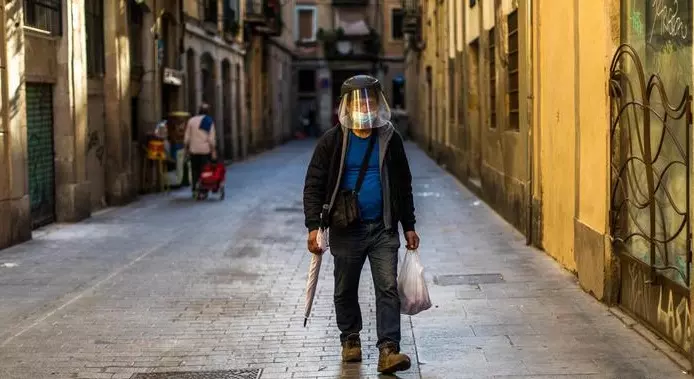 കോവിഡ് വ്യാപനം രൂക്ഷം; അടച്ചുപൂട്ടലിന്‍റെ വക്കില്‍ വിവിധ രാജ്യങ്ങള്‍  