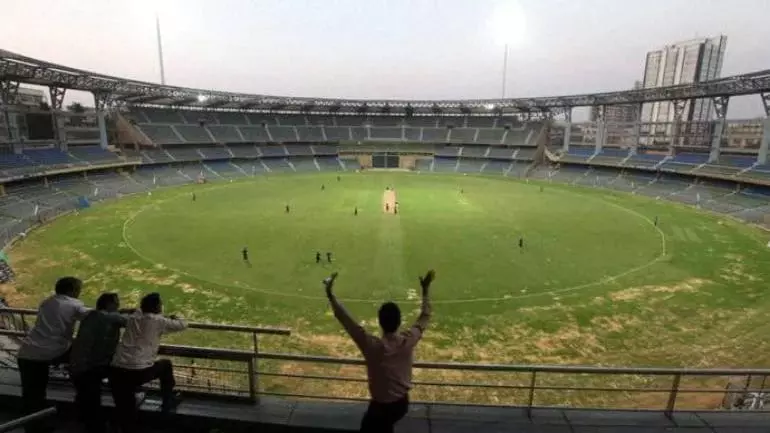 ഐപിഎല്ലിന് ആറു ദിവസം മാത്രം ബാക്കി; വാങ്കഡെ സ്റ്റേഡിയത്തിലെ എട്ട് ഗ്രൗണ്ട് സ്റ്റാഫുകൾക്ക് കോവിഡ് ഐപിഎല്ലിന് ആറു ദിവസം മാത്രം ബാക്കി; വാങ്കഡെ സ്റ്റേഡിയത്തിലെ എട്ട് ഗ്രൗണ്ട് സ്റ്റാഫുകൾക്ക് കോവിഡ്