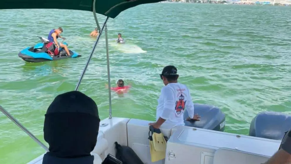 പെണ്‍കുഞ്ഞ് ജനിച്ചതിന്‍റെ സന്തോഷമറിയിക്കാന്‍ തടാകത്തില്‍ അഭ്യാസം; ചെറുവിമാനം തകര്‍ന്ന് രണ്ട് മരണം